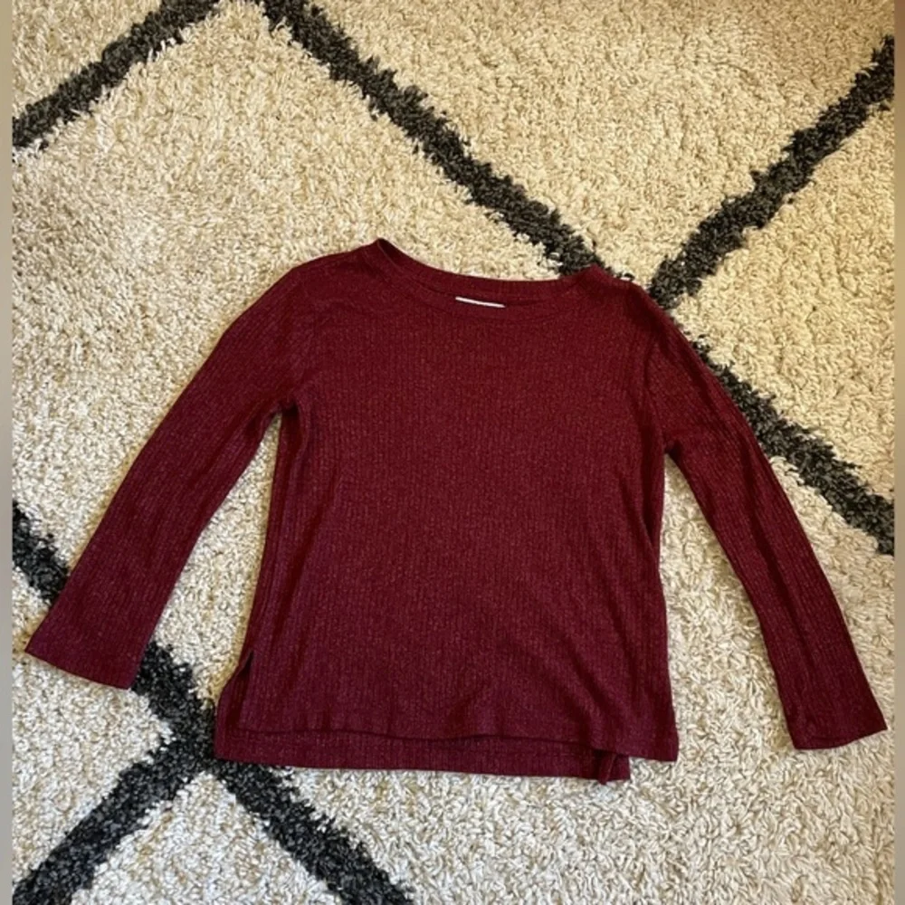 Old Navy Girl’s Crew Neck Ribbed Shirt in Cranberry Red - L (10-12)‎